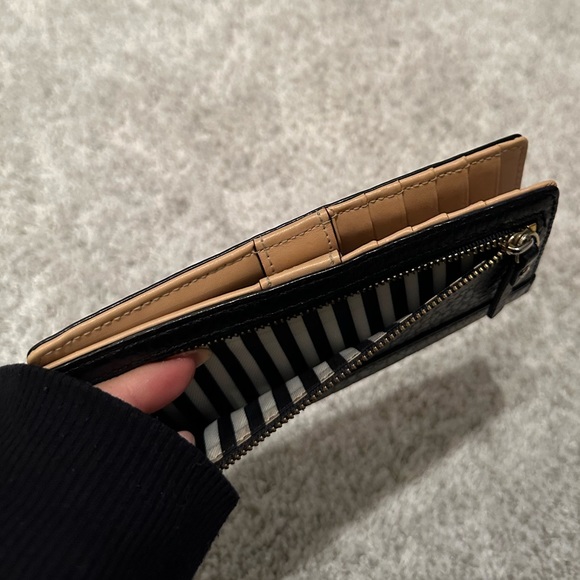 Kate Spade Wallet - Stacy Southport Avenue - Black Pebbled Leather - Picture 4 of 9